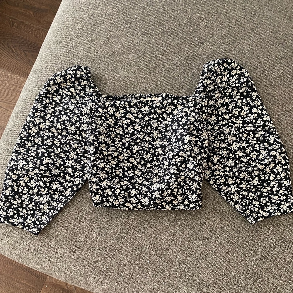 NWT Levi’s Puff Sleeve Top